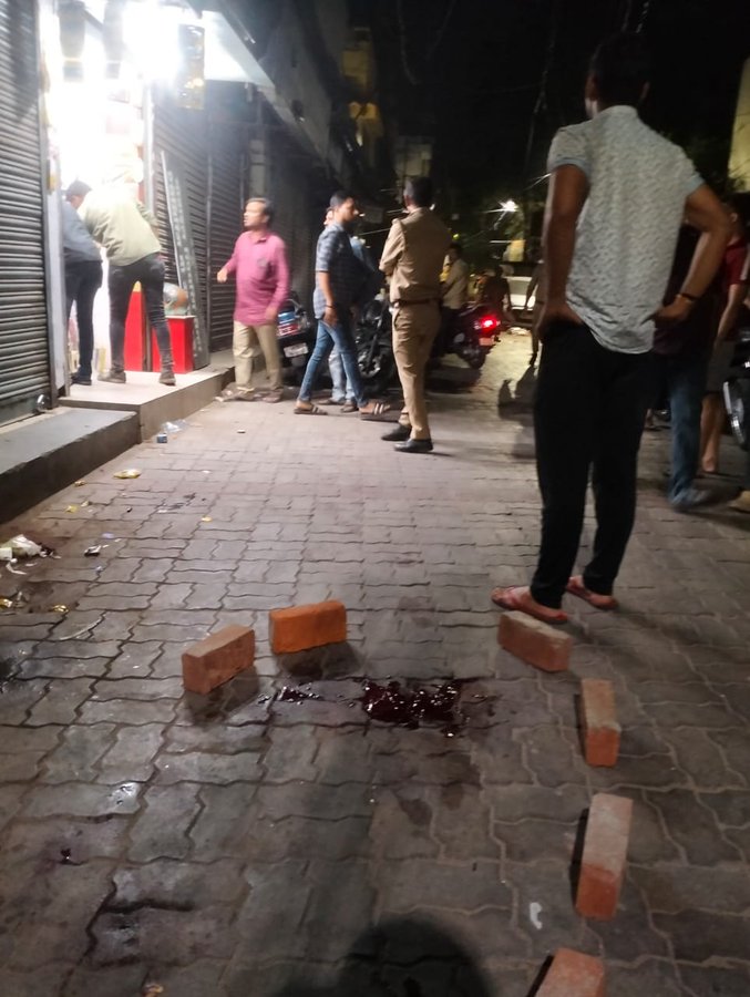 Mobile shopkeeper has been shot by miscreants
