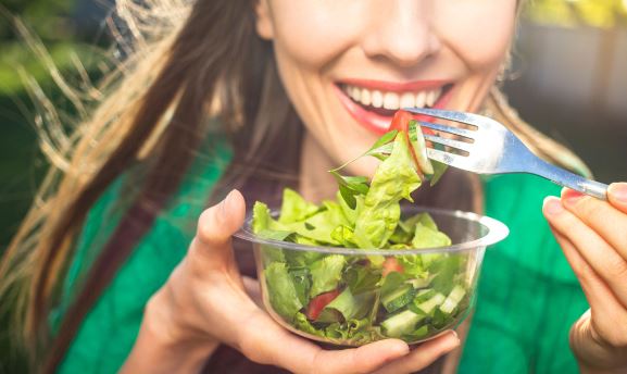 Clean green leafy vegetables in this way before cutting