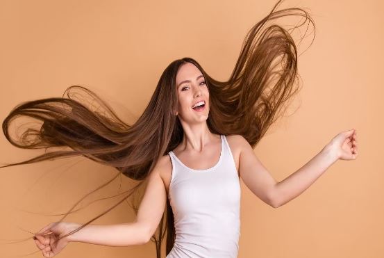 This is the Right way to Apply Oil to Hair