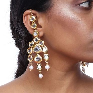 Ears or nose start itching due to wearing artificial jewellery.