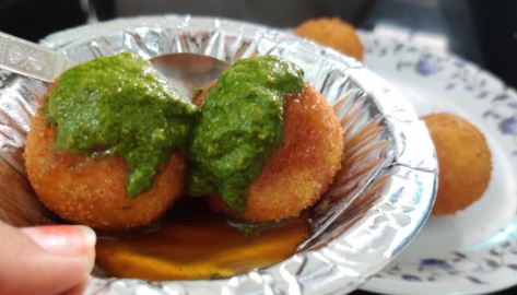 Try famous thing of Indore for breakfast today