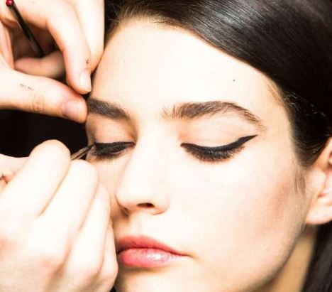 these makeup tips to look 20 at the age of 40