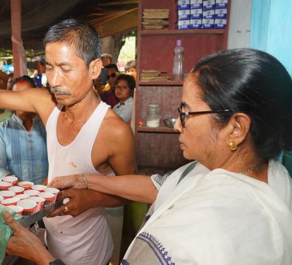 Chief Minister Mamata Banerjee made tea
