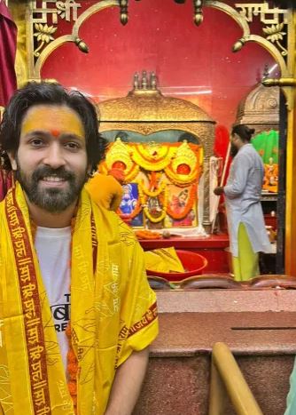 Vikrant Massey reached Mahavir Temple in Patna